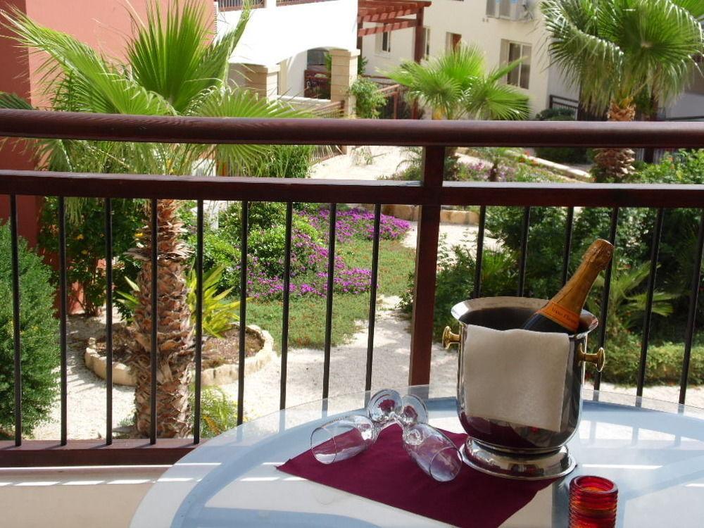 Adriana Holiday Resort Paphos Bagian luar foto