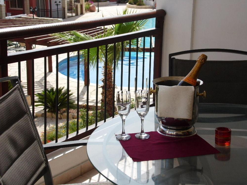 Adriana Holiday Resort Paphos Bagian luar foto