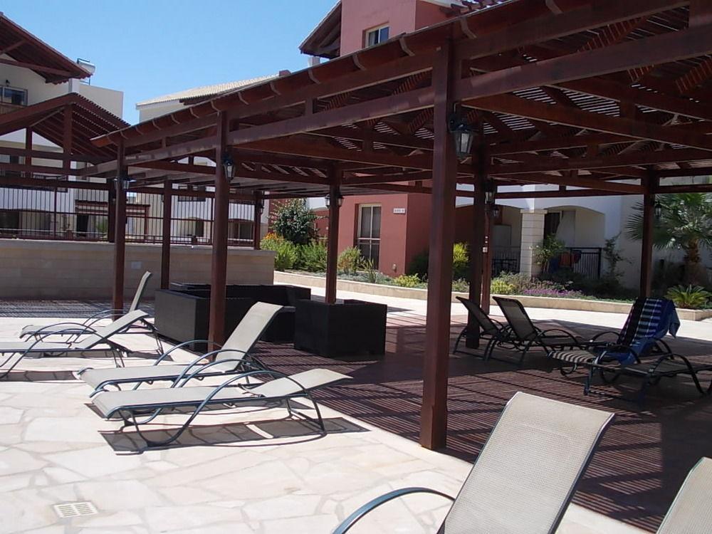 Adriana Holiday Resort Paphos Bagian luar foto