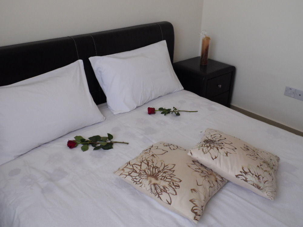 Adriana Holiday Resort Paphos Bagian luar foto